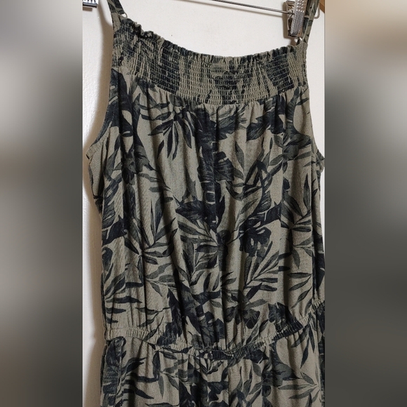 Old Navy Linen Blend Palm Leaf Olive Cropped Jumpsuit - Picture 2 of 10